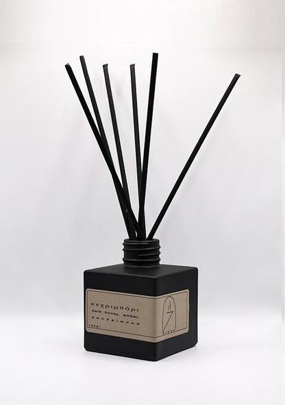 Reed Diffuser κεχριμπάρι - amber. 100ml long last reed diffuser, reed diffuser in black matt container, recycling label, micro fiber reeds