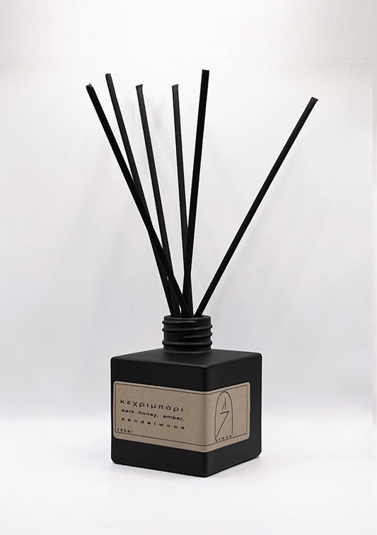 Reed Diffuser κεχριμπάρι - amber. 100ml long last reed diffuser, reed diffuser in black matt container, recycling label, micro fiber reeds